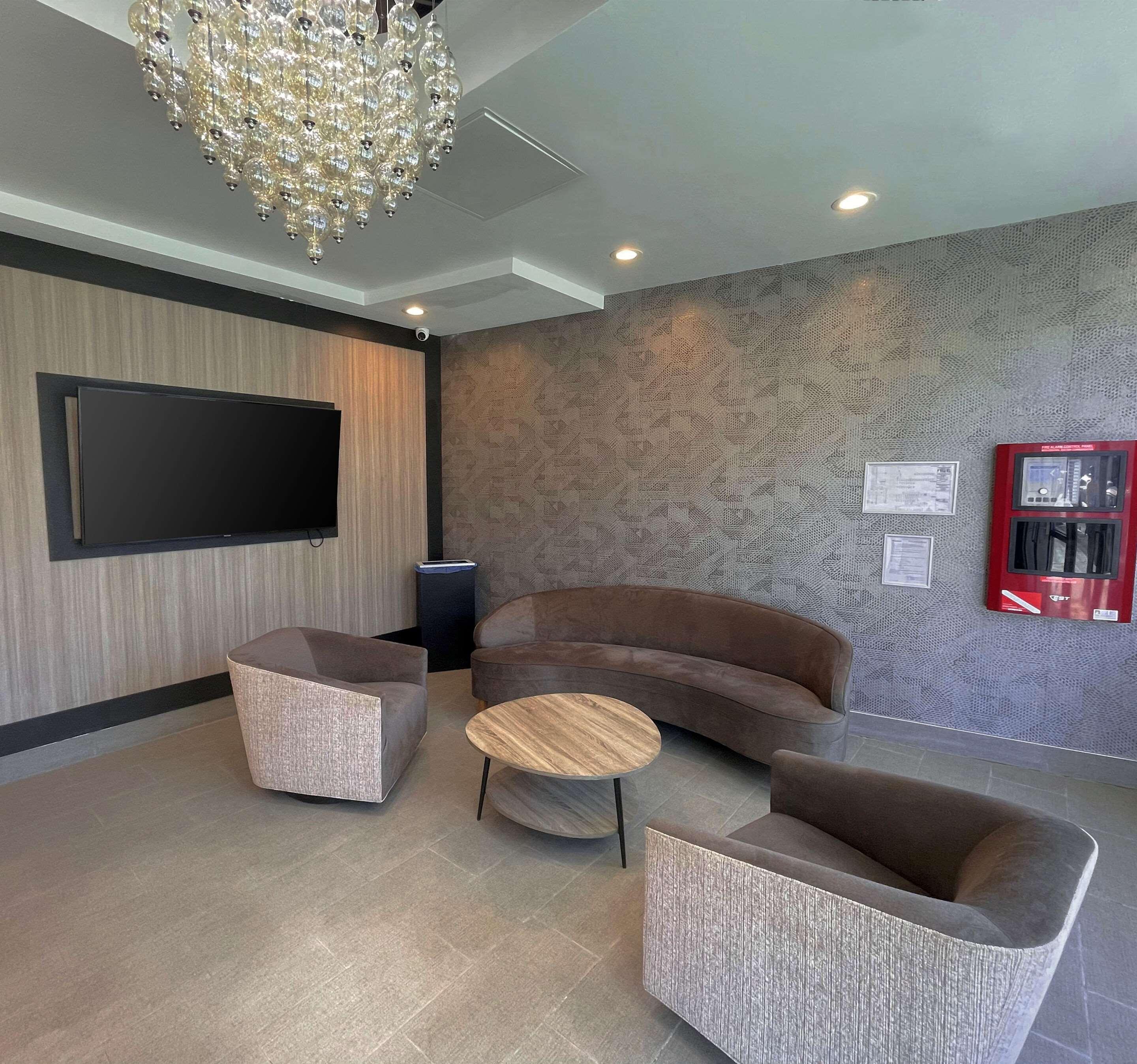Red Roof Plus Brooklyn - Flatbush Ave New York Ngoại thất bức ảnh