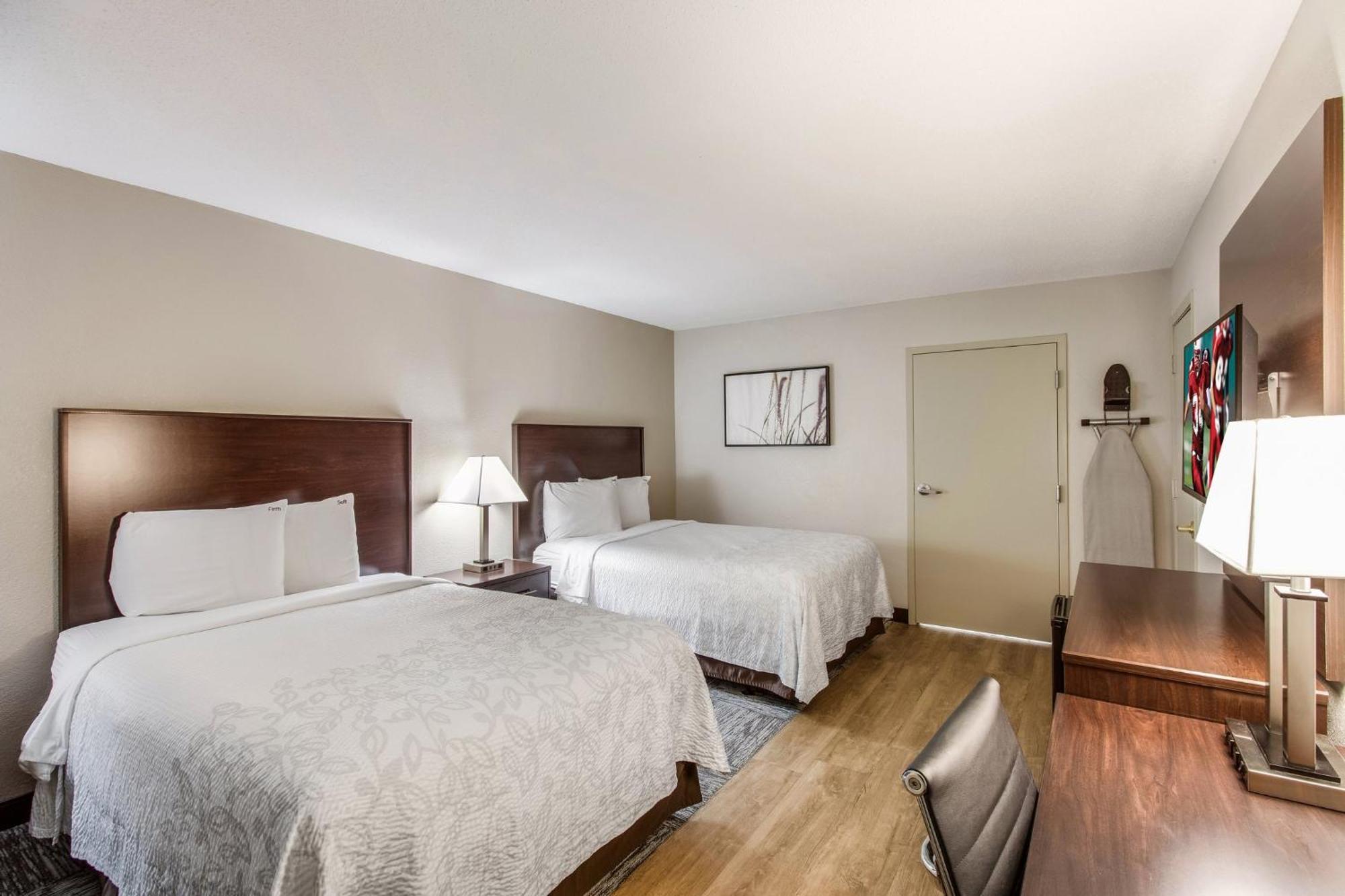 Red Roof Plus Brooklyn - Flatbush Ave New York Ngoại thất bức ảnh