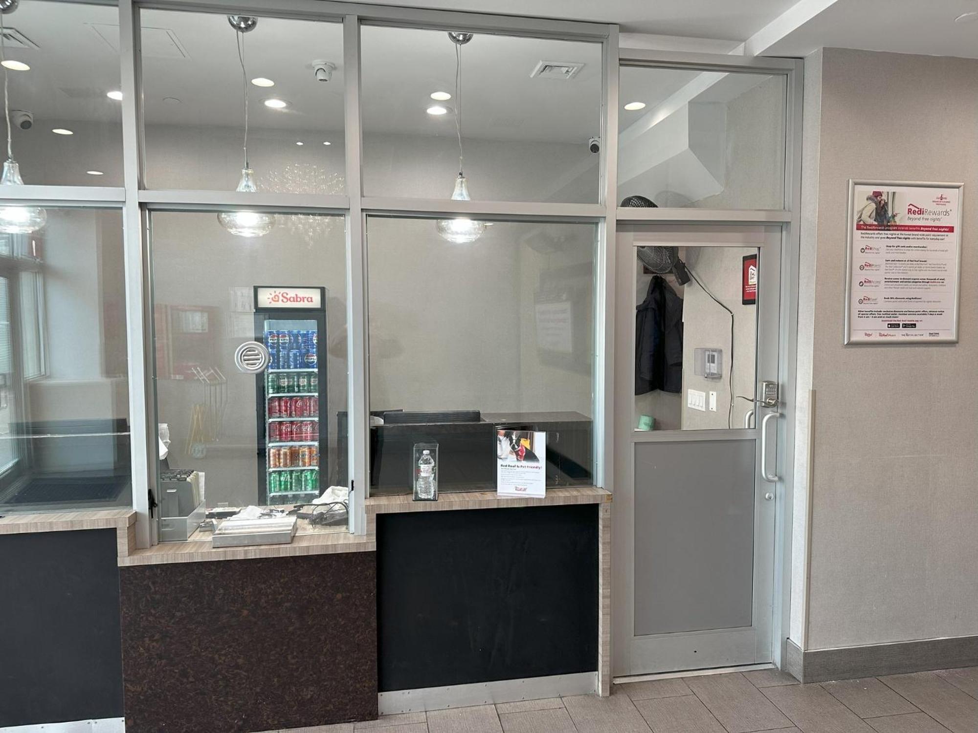 Red Roof Plus Brooklyn - Flatbush Ave New York Ngoại thất bức ảnh