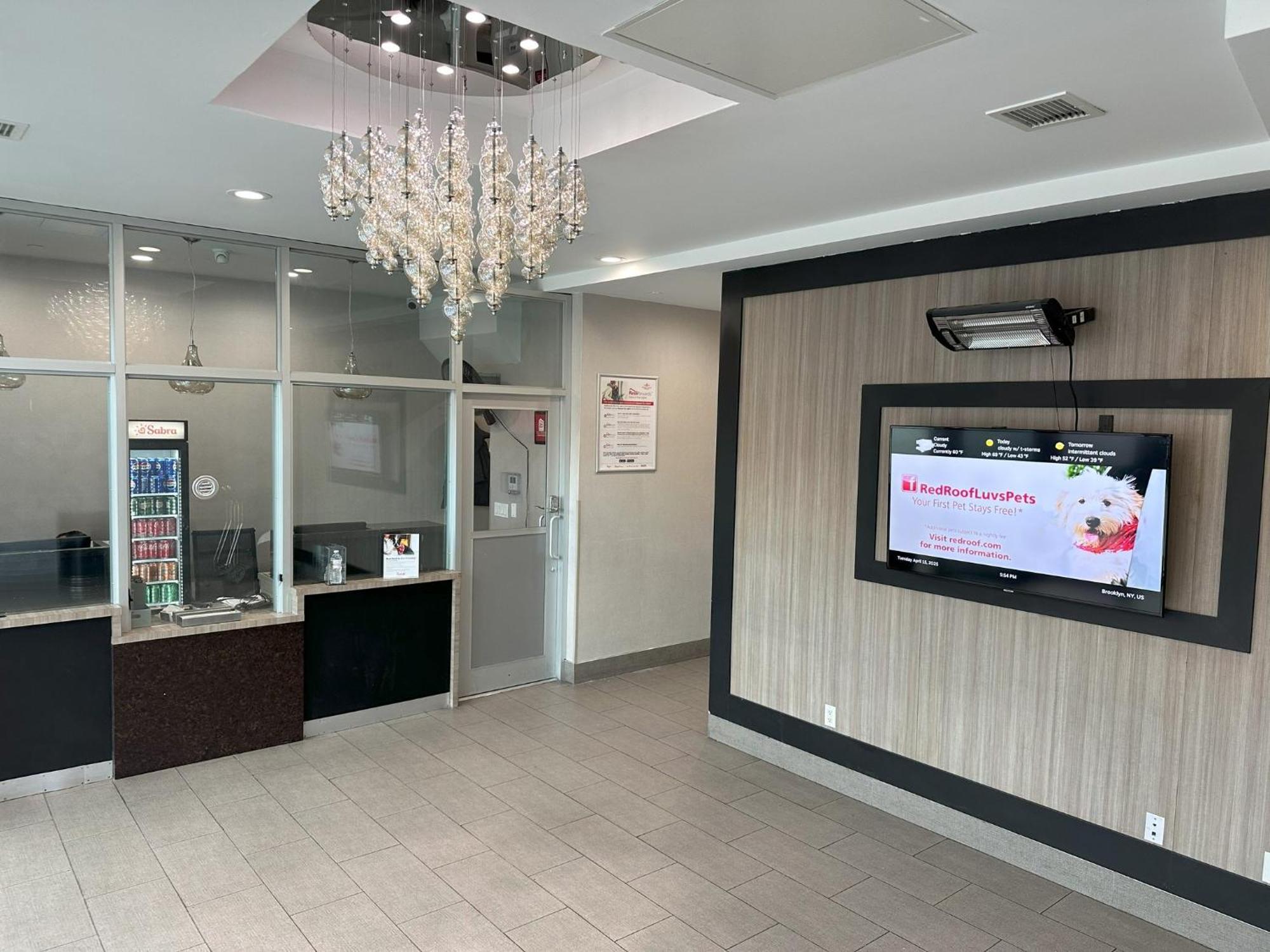 Red Roof Plus Brooklyn - Flatbush Ave New York Ngoại thất bức ảnh