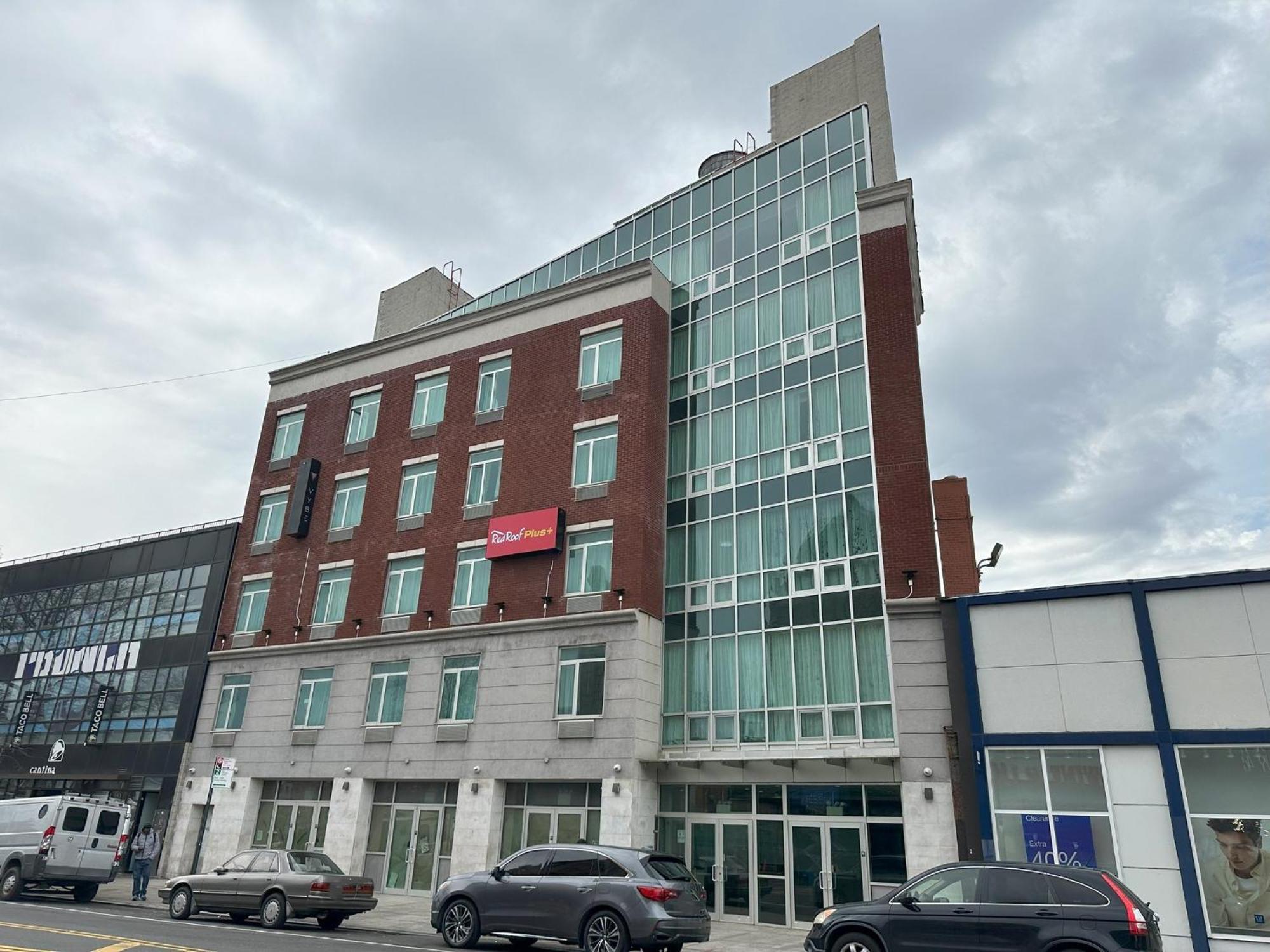 Red Roof Plus Brooklyn - Flatbush Ave New York Ngoại thất bức ảnh